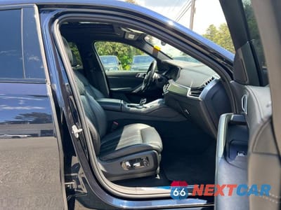 Piąte zdjęcie samochodu w środku: 2022 BMW X6 XDRIVE40I VIN:5UXCY6C07N9K62118 - miniatura