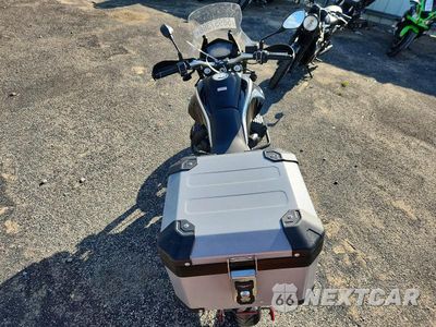 Zdjęcie 6 z 10 samochodu: 2022 MOTO GUZZI V85 TT GUARDIA D'ONORE VIN:ZGUKYUE03NM000007 - miniatura