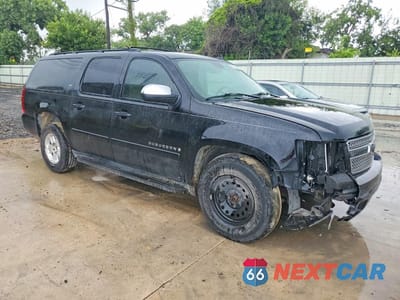 Czwarte zdjęcie samochodu z boku: 2007 CHEVROLET SUBURBAN K1500 VIN:3GNFK16347G310774 - miniatura