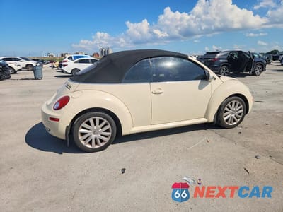Trzecie zdjęcie samochodu z tyłu: 2008 VOLKSWAGEN NEW BEETLE CONVERTIBLE SE VIN:3VWRF31Y98M418719 - miniatura