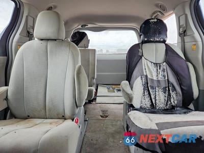 Zdjęcie 10 z 13 samochodu: 2013 TOYOTA SIENNA L 7-PASSENGER VIN:5TDZK3DC9DS294539 - miniatura