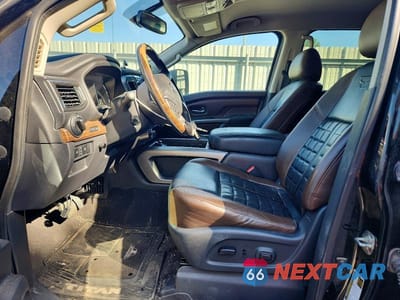 Zdjęcie 7 z 13 samochodu: 2017 NISSAN TITAN XD PLATINUM RESERVE VIN:1N6BA1F45HN560615 - miniatura