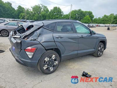Trzecie zdjęcie samochodu z tyłu: 2024 HYUNDAI KONA SEL VIN:KM8HBCABXRU074106 - miniatura