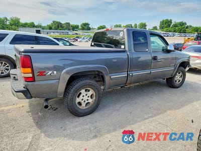Trzecie zdjęcie samochodu z tyłu: 2002 CHEVROLET SILVERADO K1500 VIN:2GCEK19TX21251988 - miniatura