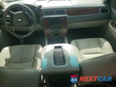 Zdjęcie 8 z 12 samochodu: 2009 CHEVROLET SUBURBAN C1500 LT VIN:1GNFC26079R272033 - miniatura