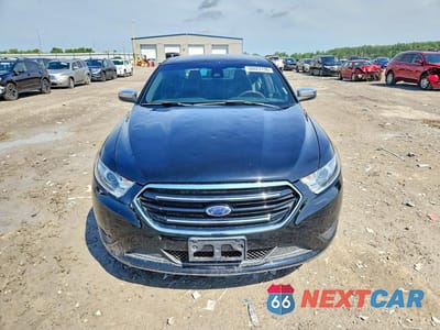 Piąte zdjęcie samochodu w środku: 2018 FORD TAURUS VIN:1FAHP2F80JG124985 - miniatura