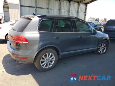 Trzecie zdjęcie samochodu z tyłu: 2013 VOLKSWAGEN TOUAREG V6 VIN:WVGEF9BP4DD008275 - miniatura