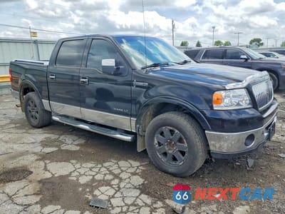 Czwarte zdjęcie samochodu z boku: 2006 LINCOLN MARK LT VIN:5LTPW18506FJ15946 - miniatura
