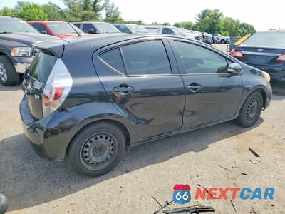 Trzecie zdjęcie samochodu z tyłu: 2012 TOYOTA PRIUS C ONE VIN:JTDKDTB35C1007577 - miniatura