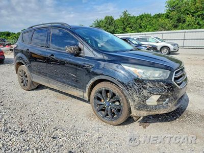 Czwarte zdjęcie samochodu z boku: 2018 FORD ESCAPE SE VIN:1FMCU0GDXJUA63218 - miniatura