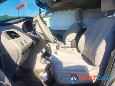 Zdjęcie 7 z 13 samochodu: 2013 TOYOTA SIENNA LE VIN:5TDKK3DC4DS397630 - miniatura