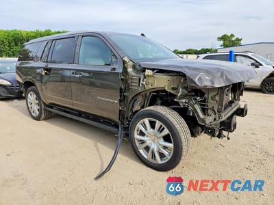 Czwarte zdjęcie samochodu z boku: 2021 CHEVROLET SUBURBAN K1500 HIGH COUNTRY VIN:1GNSKGKL8MR159683 - miniatura