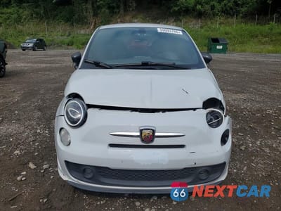 Piąte zdjęcie samochodu w środku: 2017 FIAT 500 ABARTH VIN:3C3CFFFH1HT547891 - miniatura