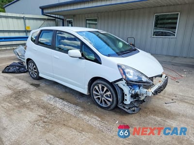 Czwarte zdjęcie samochodu z boku: 2013 HONDA FIT SPORT VIN:JHMGE8H54DC071090 - miniatura