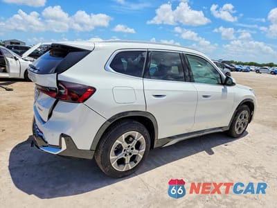Trzecie zdjęcie samochodu z tyłu: 2026 BMW X1 XDRIVE28I VIN:WBX73EF00T5620416 - miniatura
