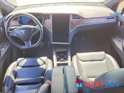 Zdjęcie 8 z 13 samochodu: 2021 TESLA MODEL X VIN:5YJXCBE28MF322520 - miniatura