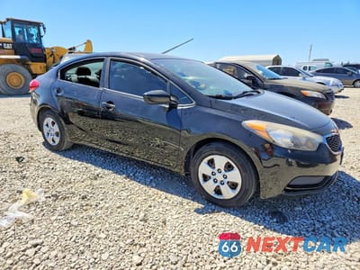 Czwarte zdjęcie samochodu z boku: 2016 KIA FORTE LX VIN:KNAFK4A61G5611146 - miniatura