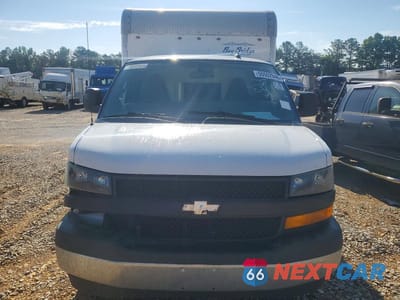 Piąte zdjęcie samochodu w środku: 2019 CHEVROLET EXPRESS BOX TRUCK VIN:1GB0GRFG2K1356343 - miniatura