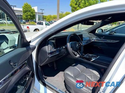 Piąte zdjęcie samochodu w środku: 2025 BMW 740 I VIN:WBA23EH03SCU64559 - miniatura