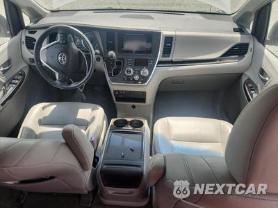 Zdjęcie 8 z 13 samochodu: 2015 TOYOTA SIENNA VIN:5TDYK3DC7FS645236 - miniatura