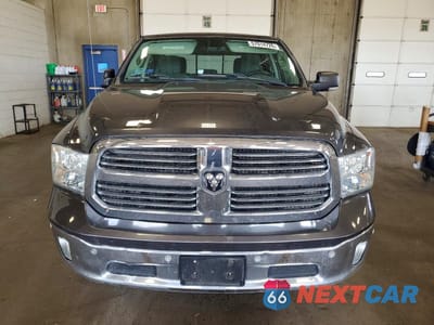 Piąte zdjęcie samochodu w środku: 2017 RAM 1500 SLT VIN:1C6RR7LGXHS547329 - miniatura