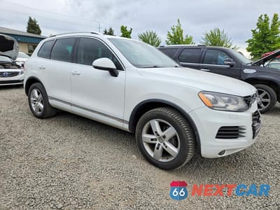 Czwarte zdjęcie samochodu z boku: 2013 VOLKSWAGEN TOUAREG V6 TDI VIN:WVGEP9BP0DD012188 - miniatura