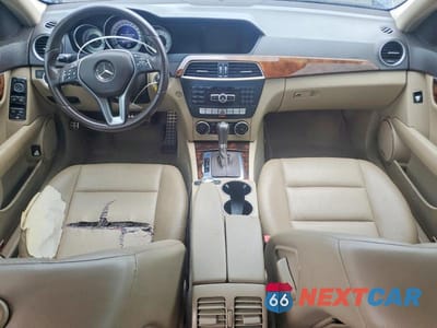Zdjęcie 8 z 12 samochodu: 2013 MERCEDES-BENZ C 250 VIN:WDDGF4HB9DR278543 - miniatura