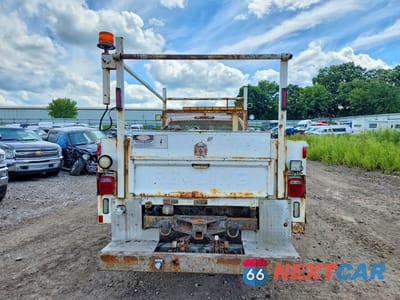 Zdjęcie 6 z 13 samochodu: 2007 CHEVROLET SILVERADO C3500 VIN:1GBHC34K97E570118 - miniatura