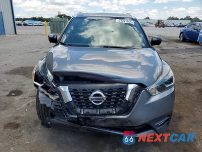 Piąte zdjęcie samochodu w środku: 2018 NISSAN KICKS SR VIN:3N1CP5CU5JL501896 - miniatura