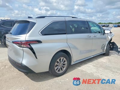 Trzecie zdjęcie samochodu z tyłu: 2025 TOYOTA SIENNA XLE 8-PASSENGER VIN:5TDYRKEC2SS227911 - miniatura