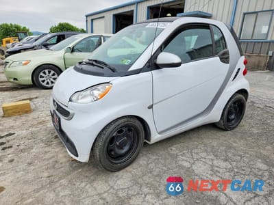 2015 SMART FORTWO PURE WMEEJ3BA7FK814218 - główne zdjęcie licytacji z USA - miniatura