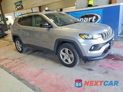 Czwarte zdjęcie samochodu z boku: 2024 JEEP COMPASS LATITUDE VIN:3C4NJDBN3RT603494 - miniatura