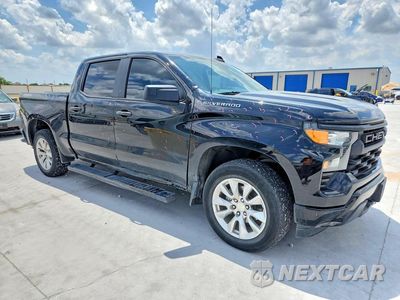 Czwarte zdjęcie samochodu z boku: 2022 CHEVROLET SILVERADO K1500 CUSTOM VIN:3GCPDBEK7NG560870 - miniatura