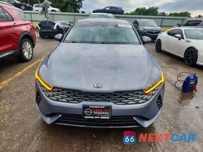 Piąte zdjęcie samochodu w środku: 2021 KIA K5 LX VIN:5XXG24J26MG017910 - miniatura