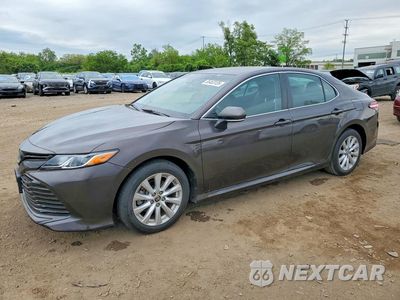 2018 TOYOTA CAMRY LE 4T1B11HK0JU091911 - główne zdjęcie licytacji z USA - miniatura