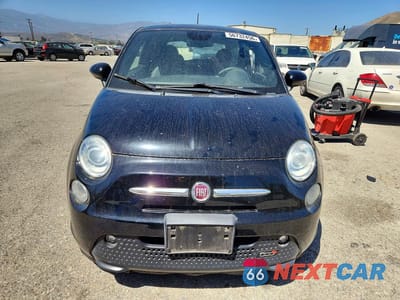 Piąte zdjęcie samochodu w środku: 2015 FIAT 500 ELECTRIC VIN:3C3CFFGE9FT667049 - miniatura