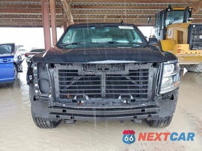 Piąte zdjęcie samochodu w środku: 2019 CHEVROLET SUBURBAN C1500 LT VIN:1GNSCHKC2KR318763 - miniatura