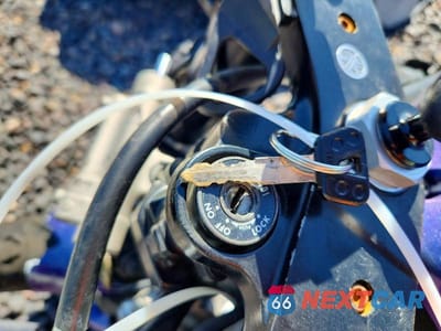 Zdjęcie 8 z 9 samochodu: 2005 YAMAHA YZFR1 VIN:JYARN13E05A011261 - miniatura