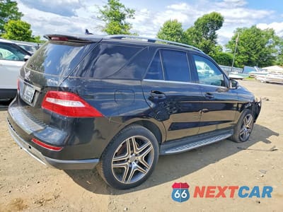 Trzecie zdjęcie samochodu z tyłu: 2015 MERCEDES-BENZ ML 350 4MATIC VIN:4JGDA5HB8FA445344 - miniatura
