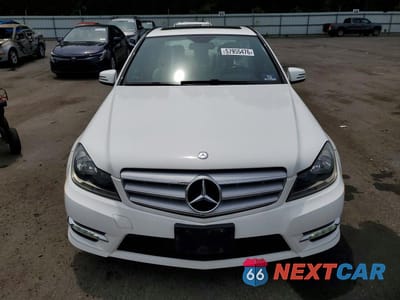 Piąte zdjęcie samochodu w środku: 2013 MERCEDES-BENZ C 300 4MATIC VIN:WDDGF8AB1DR281275 - miniatura