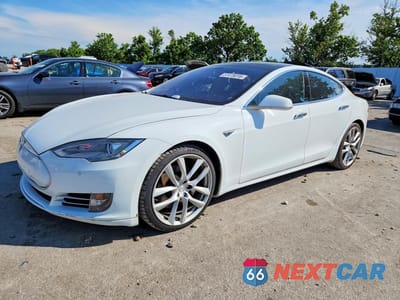2014 TESLA MODEL S 5YJSA1H19EFP40101 - główne zdjęcie licytacji z USA - miniatura