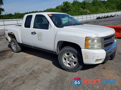 Czwarte zdjęcie samochodu z boku: 2008 CHEVROLET SILVERADO K1500 VIN:1GCEK19078Z292973 - miniatura