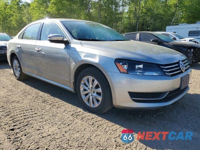 Czwarte zdjęcie samochodu z boku: 2014 VOLKSWAGEN PASSAT S VIN:1VWAH7A34EC019118 - miniatura