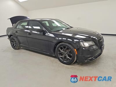 Czwarte zdjęcie samochodu z boku: 2021 CHRYSLER 300 S VIN:2C3CCABG5MH523492 - miniatura