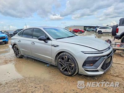 Czwarte zdjęcie samochodu z boku: 2025 HYUNDAI SONATA N LINE VIN:KMHL54JC8SA504111 - miniatura