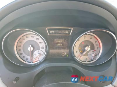 Zdjęcie 9 z 12 samochodu: 2014 MERCEDES-BENZ CLA 250 VIN:WDDSJ4EB7EN035559 - miniatura