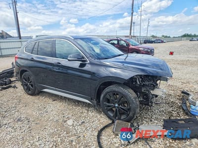 Czwarte zdjęcie samochodu z boku: 2020 BMW X1 XDRIVE28I VIN:WBXJG9C09L5P41399 - miniatura