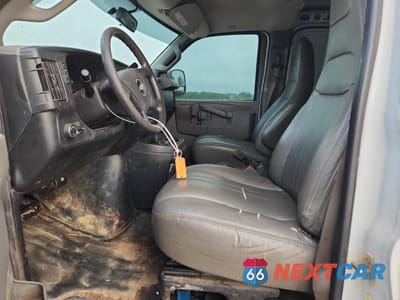 Zdjęcie 7 z 13 samochodu: 2019 CHEVROLET EXPRESS G2500 VIN:1GCWGAFP3K1164372 - miniatura