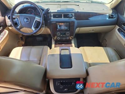 Zdjęcie 8 z 14 samochodu: 2007 GMC YUKON XL DENALI VIN:1GKFK66887J248591 - miniatura