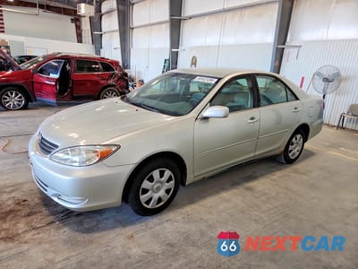 2002 TOYOTA CAMRY LE JTDBE32K820045555 - główne zdjęcie licytacji z USA - miniatura